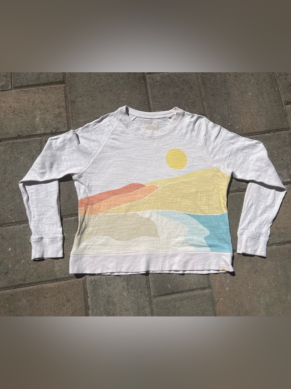 The Faherty Sunwashed Slub Crew in the Sun Spritz Soleil Medium - Picture 1 of 12